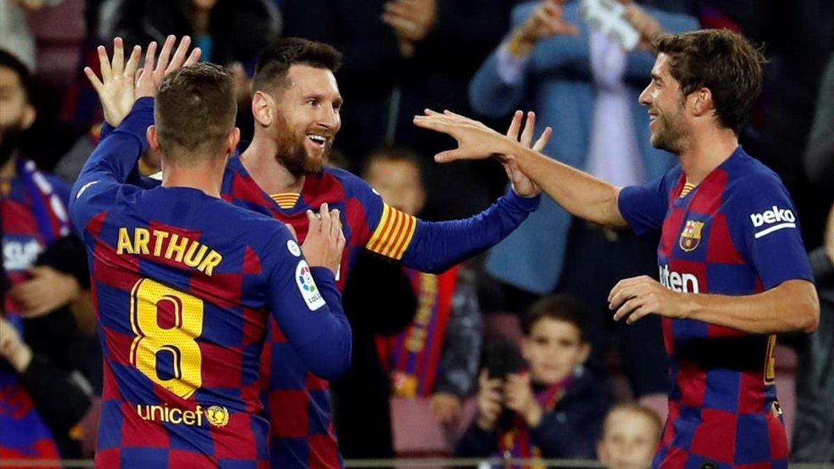 Sergi Roberto celebra uno de los goles de Leo Messi ante el Celta