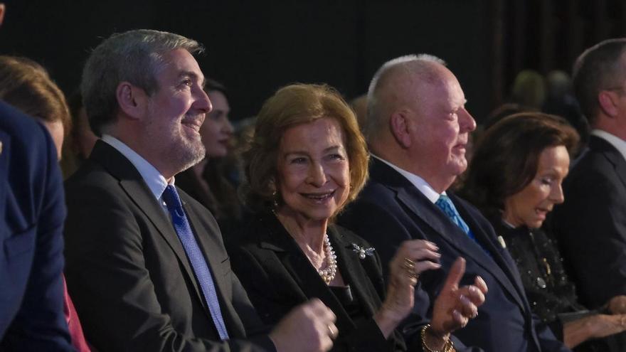 Vítores y aplausos para la Reina Sofía en el Poema del Mar