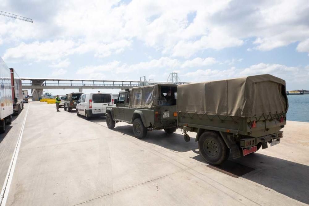 Militares desembarca en el puerto de Ibiza