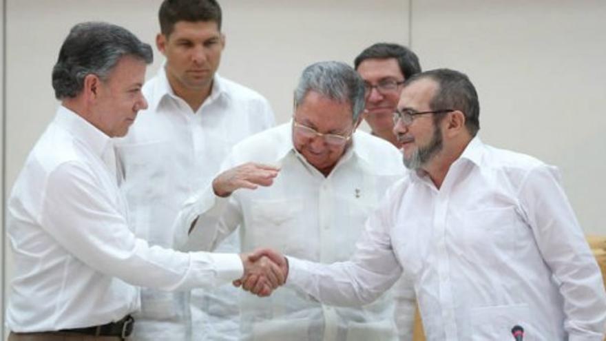 Santos y las FARC se dan seis meses para firmar la paz