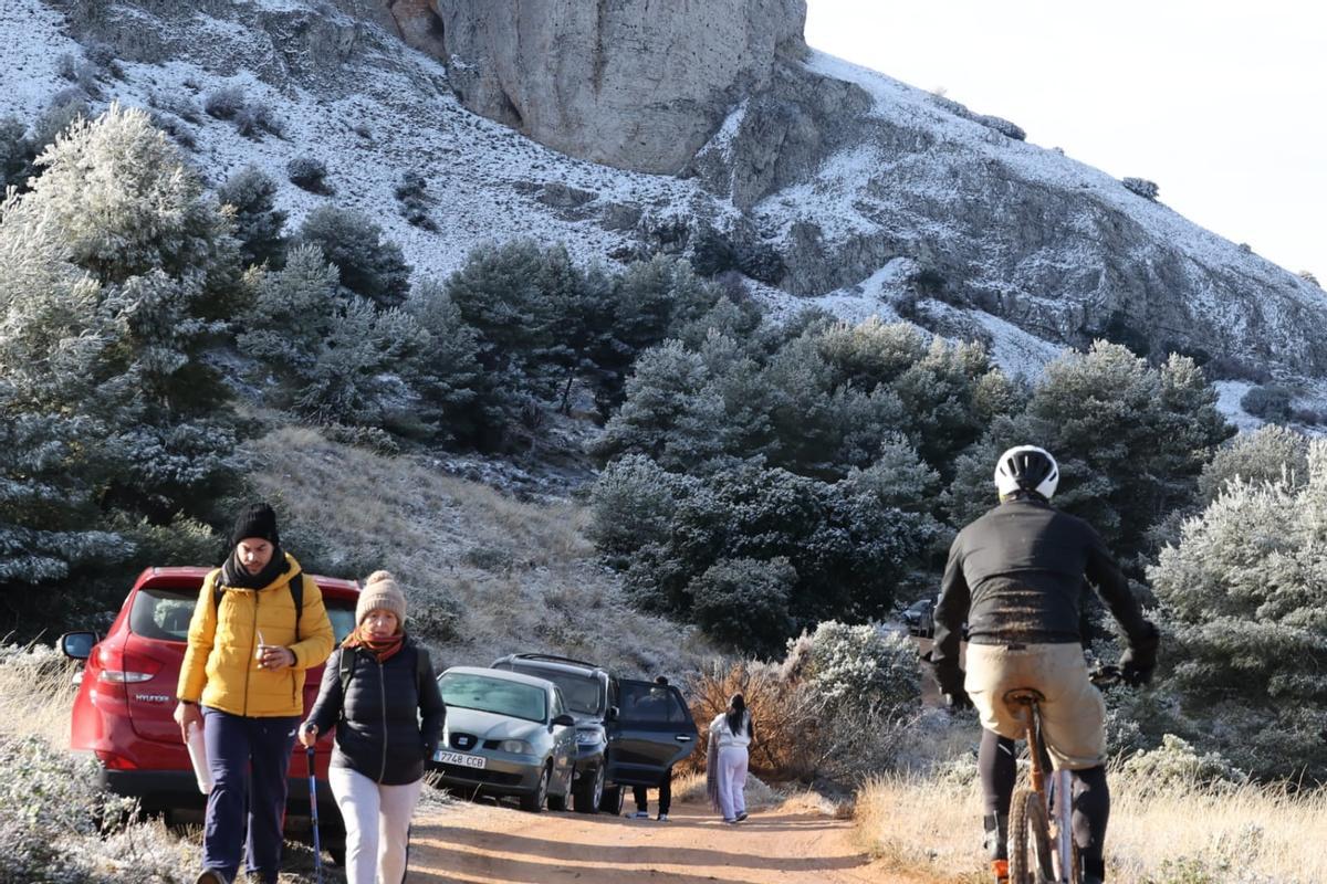 Aitana congrega a familias y visitantes para ver la nieve el Día de Reyes