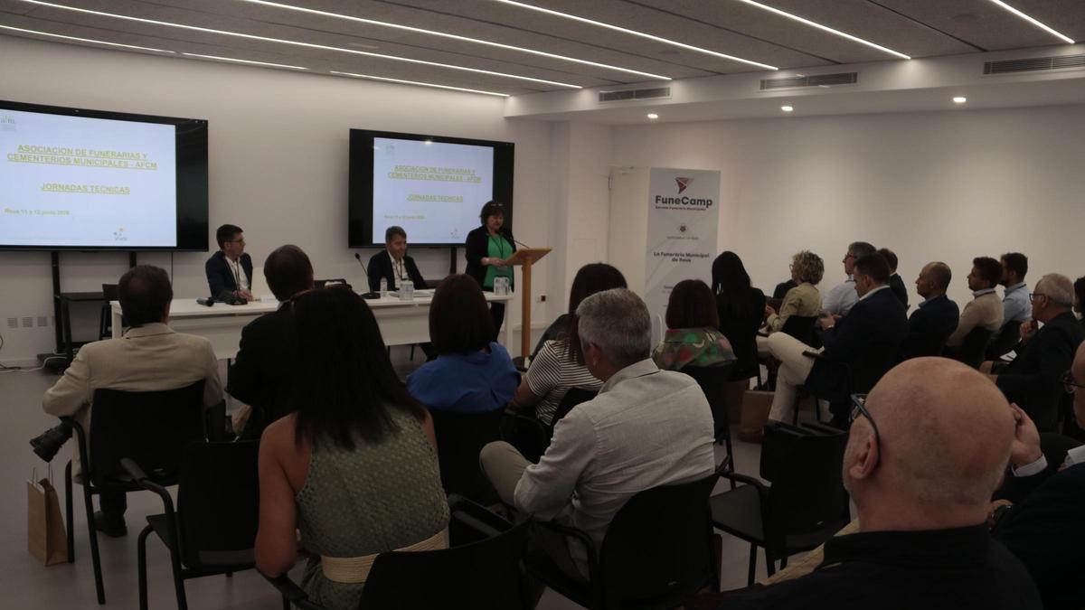 Primer dia de jornades tècniques de l'Associació Espanyola de Funeraàries Públiques i Cementiris Municipals