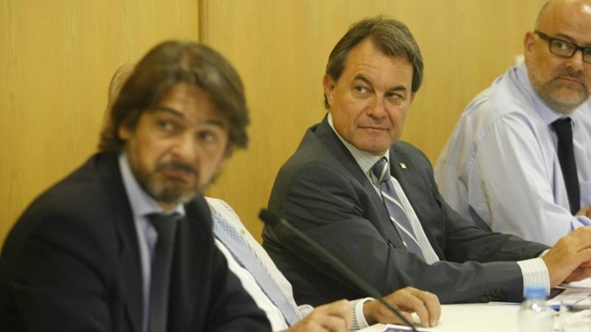 Oriol Pujol y el 'president', Artur Mas, este lunes, durante la ejecutiva de CDC.