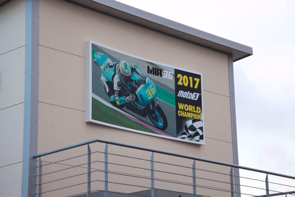 Miles de personas celebran con Joan Mir el título de Campeón del Mundo de Moto3