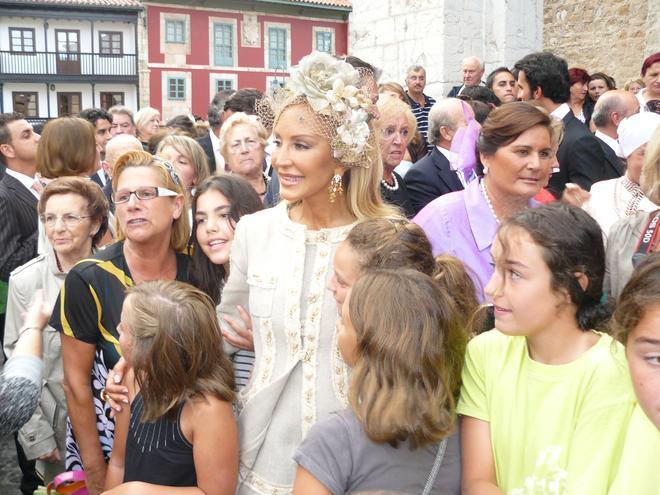 Aventuras y desventuras de Carmen Lomana en Llanes