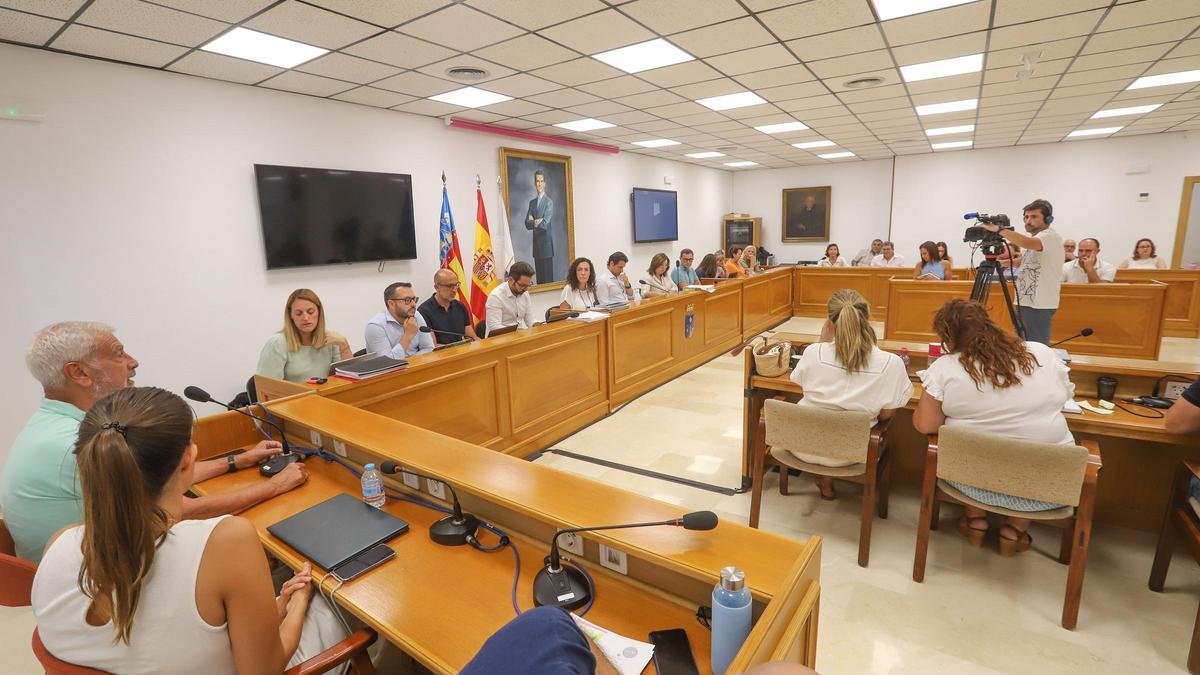 Pleno del Ayuntamiento de Torrevieja, el pasado verano