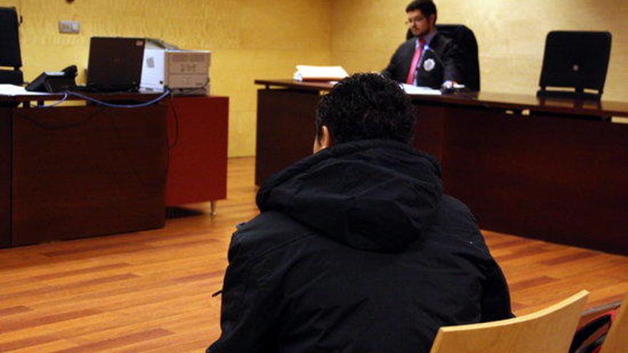 Jutgen l&#039;acusada d&#039;entrar al país quatre immigrants de forma clandestina a canvi de 400 euros