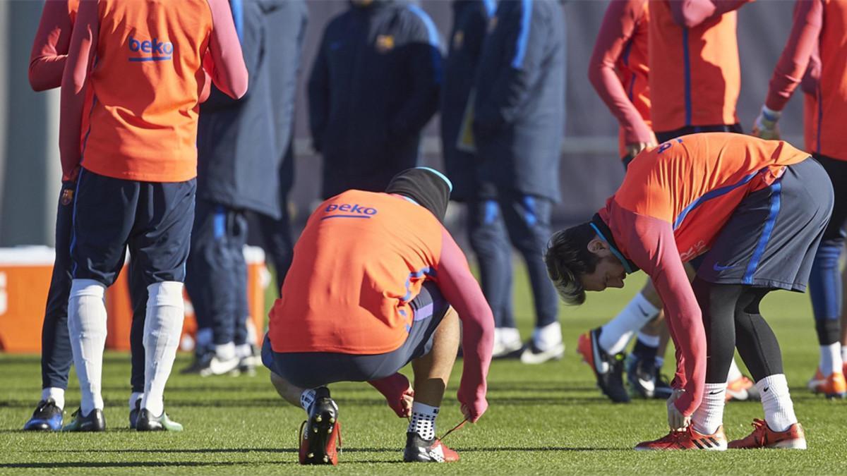 Los jugadores del Barça en un momento de un entrenamiento en la Ciudad Deportiva Joan Gamper