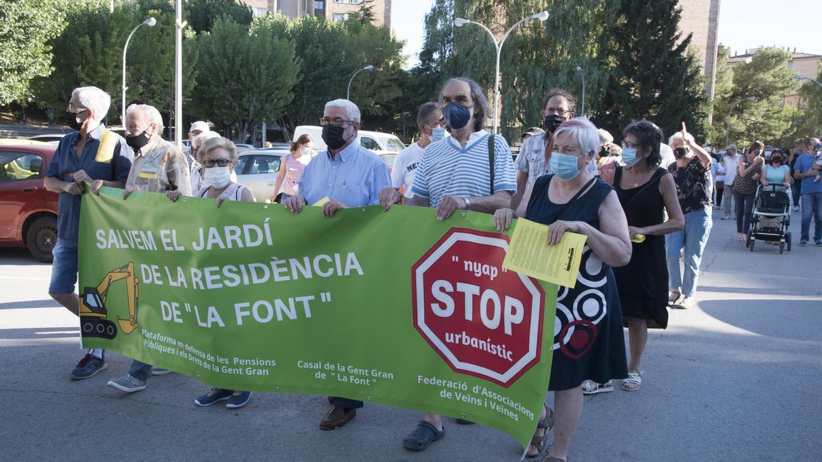 Protesta contra la intervenció que afectava el jardí