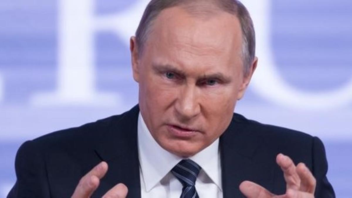 Putin gesticula durante su tradicional conferencia de prensa de fin de año, el 17 de diciembre, en Moscú.