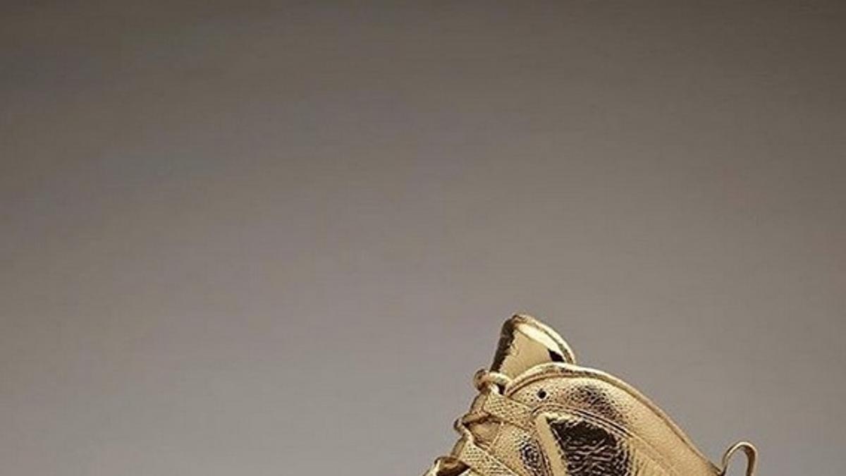 Drake diseña las sneakers de oro más caras de la historia