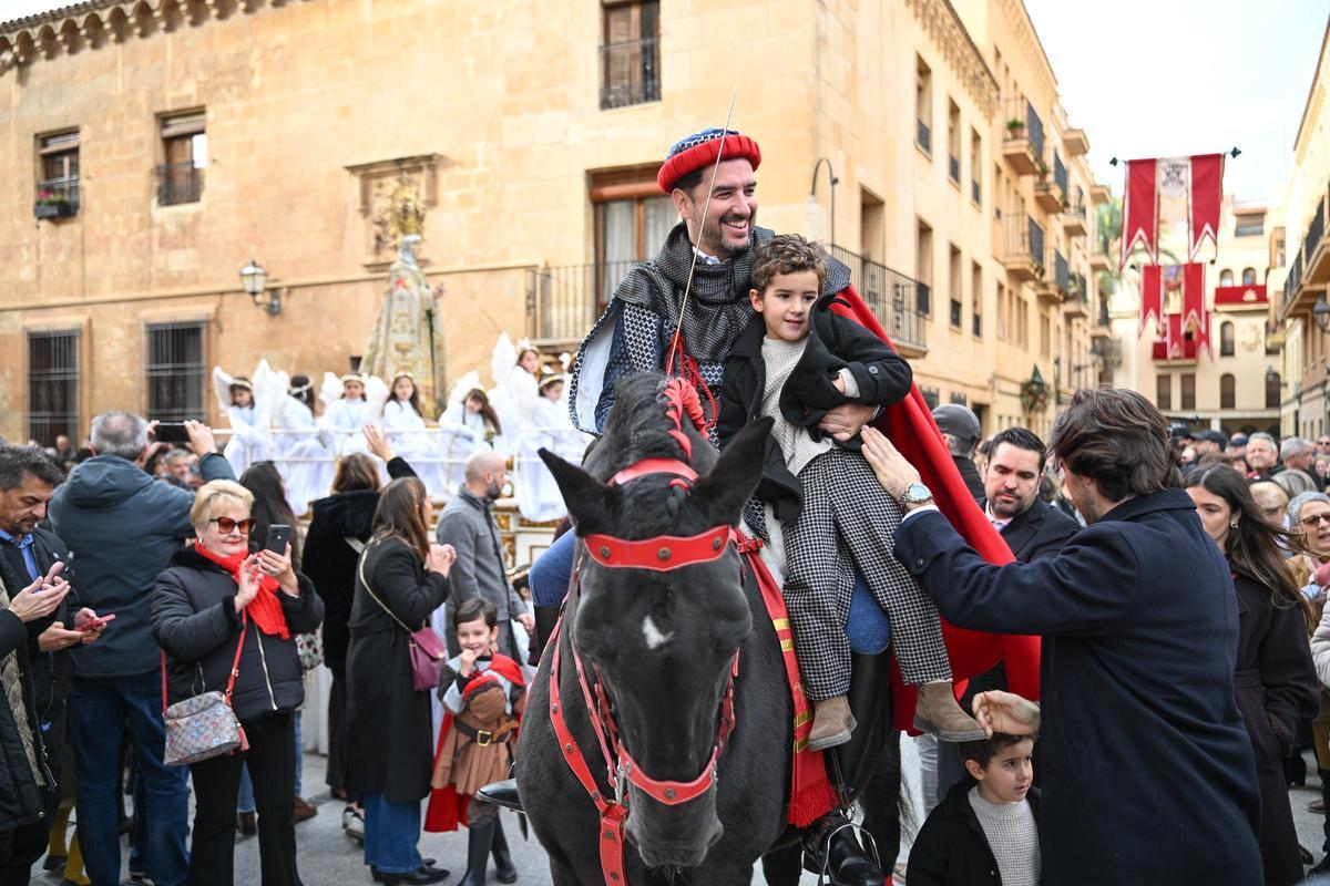 La procesión de la patrona de Elche en el 'Trono dels Angelets', en imágenes