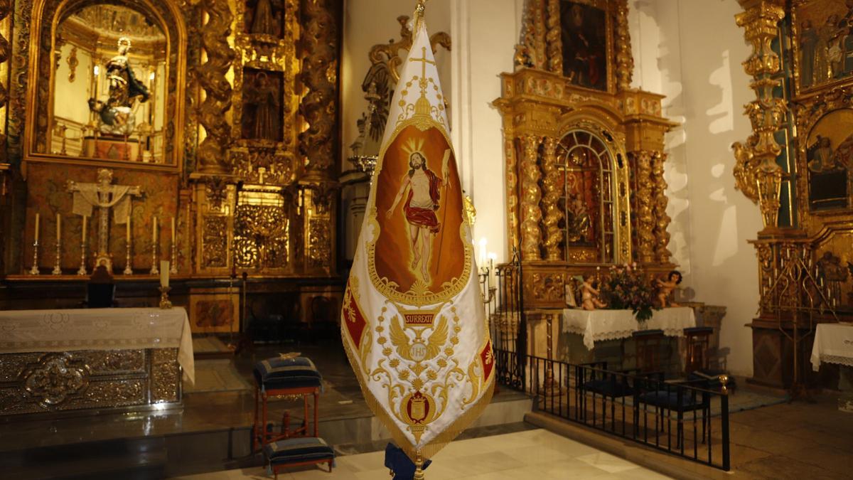 La Archicofradía del Resucitado de Lorca recibe su nueva bandera