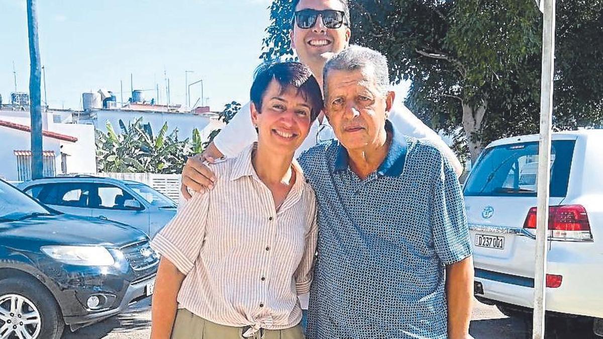 Remigio Valdés, con la directora de Cooperación del Gobierno canario.