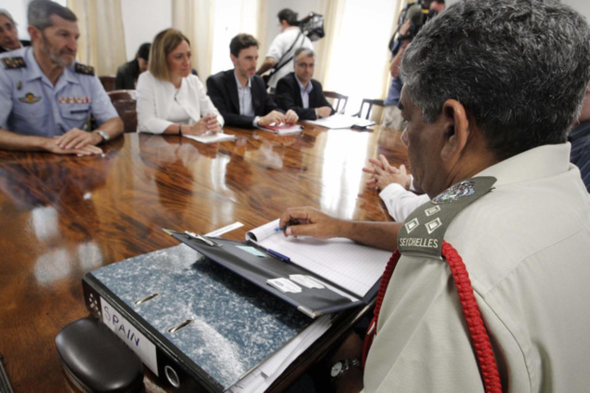 La ministra espanyola de Defensa, Carme Chacón, ha firmat un acord de col·laboració en la lluita contra la pirateria, a les Seychelles.
