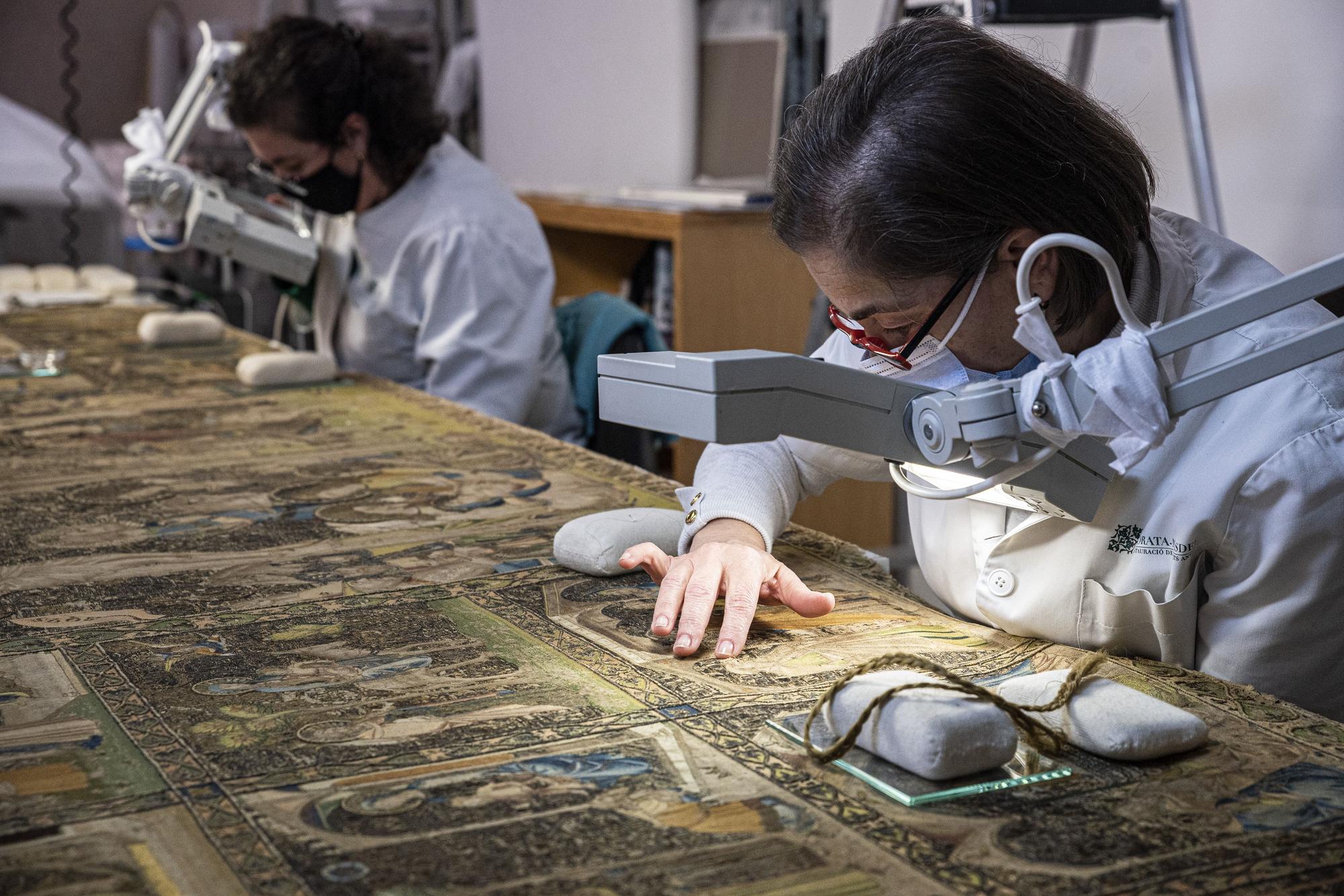 Les millors imatges de la restauració del frontal florentí de la Seu de Manresa