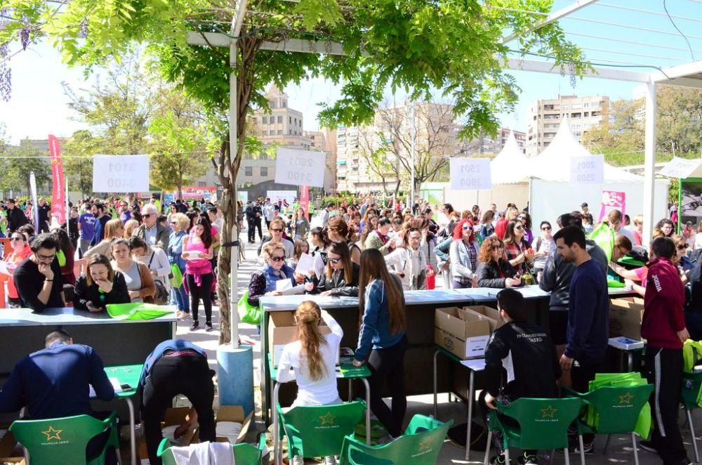 Entrega de dorsales de la III Carrera de la Mujer