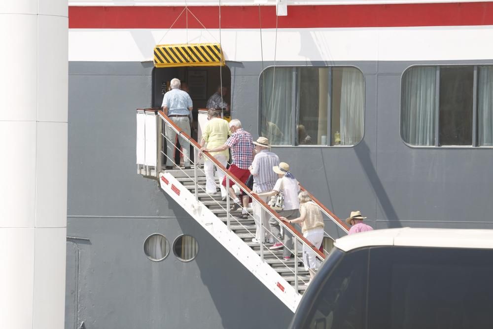Avilés recibe el primer crucero del año.
