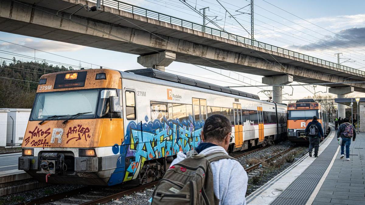 Interrumpida la circulación de trenes entre Girona y Maçanet-Massanes por un incendio cercano a las vías