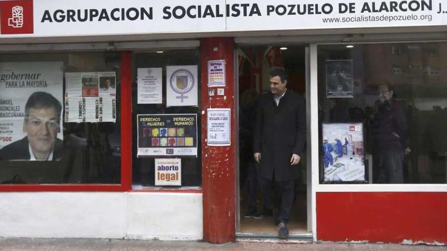 Pedro Sánchez, tras votar en su agrupación. // Efe