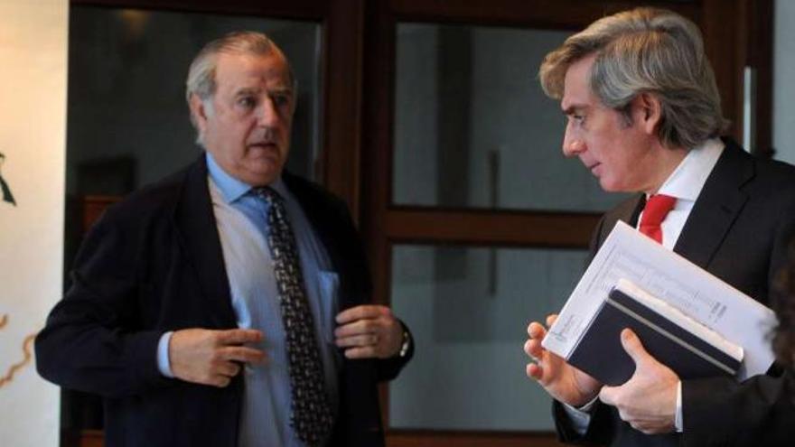 Juan Gil de Araújo (izquierda) y Ramón Huidobro, antes de presentar el balance exportador . // G. Santos