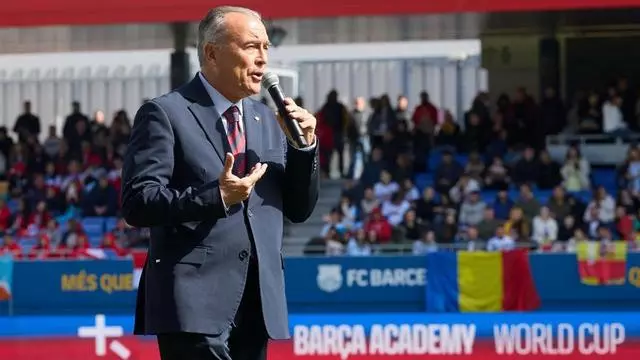 Habla Rafa Yuste en la presentación de la Barça Academy en el Estadi Johan Cruyff.