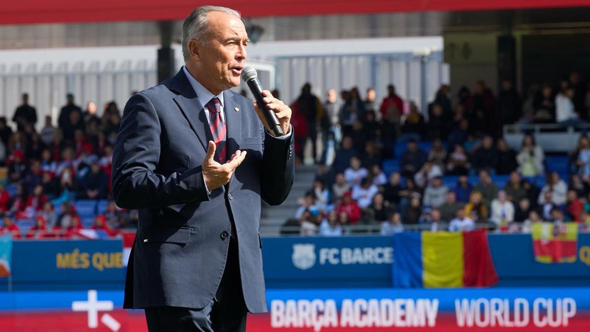 Habla Rafa Yuste en la presentación de la Barça Academy en el Estadi Johan Cruyff.
