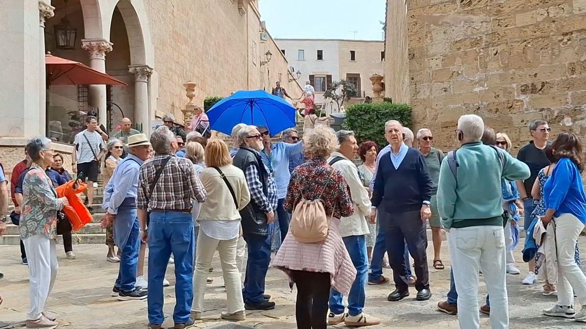 11. April 2025: Urlauber im Zentrum von Palma