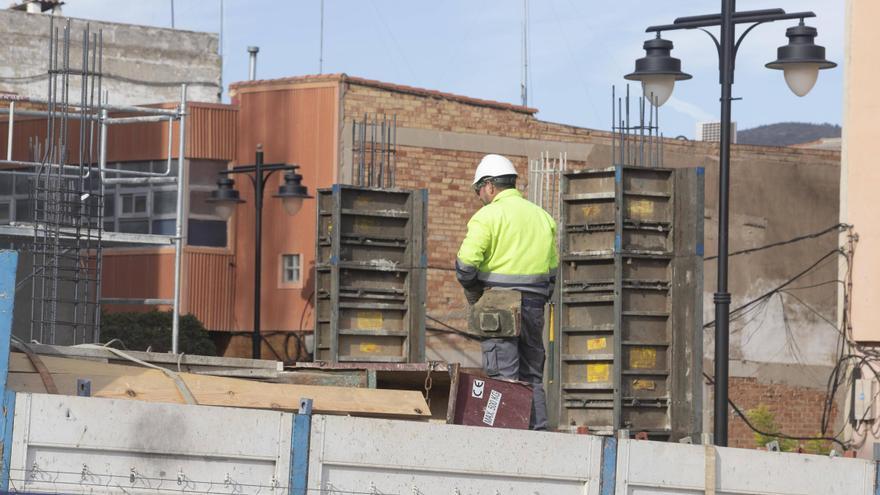El sector servicios y la construcción &quot;tiran del carro&quot; del paro en la Costera y la Vall d&#039;Albaida