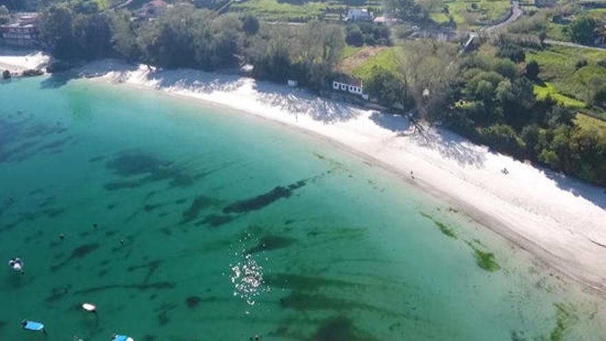 Vista aérea de la playa de Aguete. // FdV