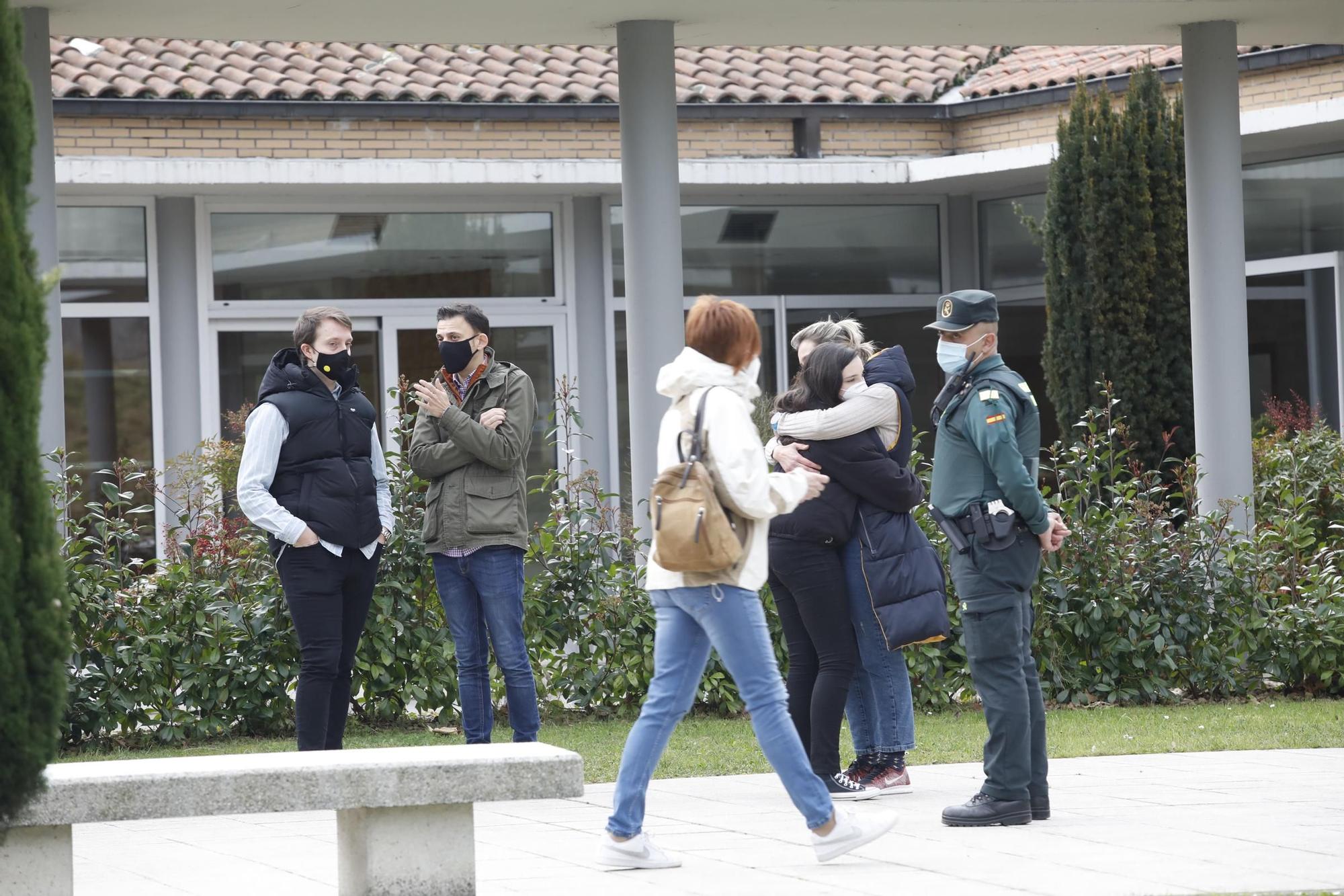 Despedida en el tanatorio al guardia civil atropellado en Mieres