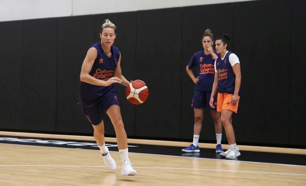 Primer entrenamiento del equipo femenino del Valen