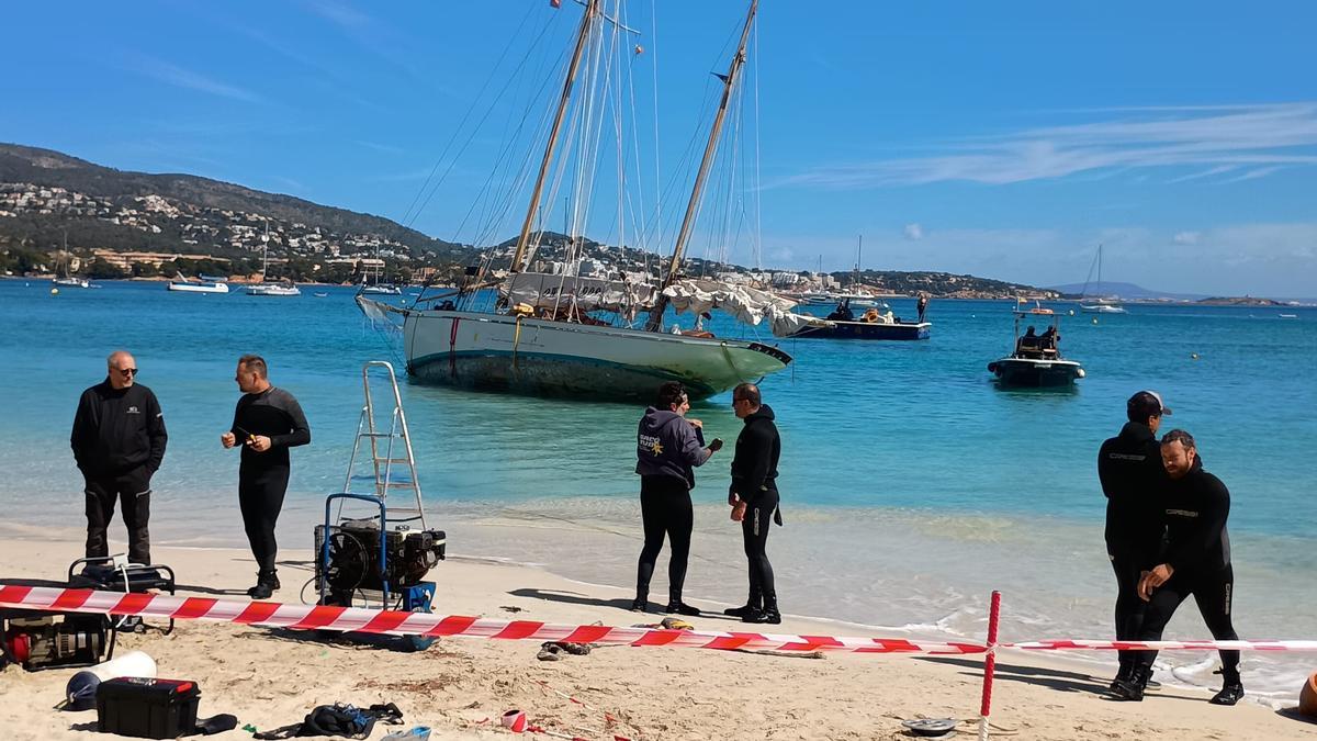 Así es el operativo para reflotar un yate histórico varado en el litoral de Palmanova