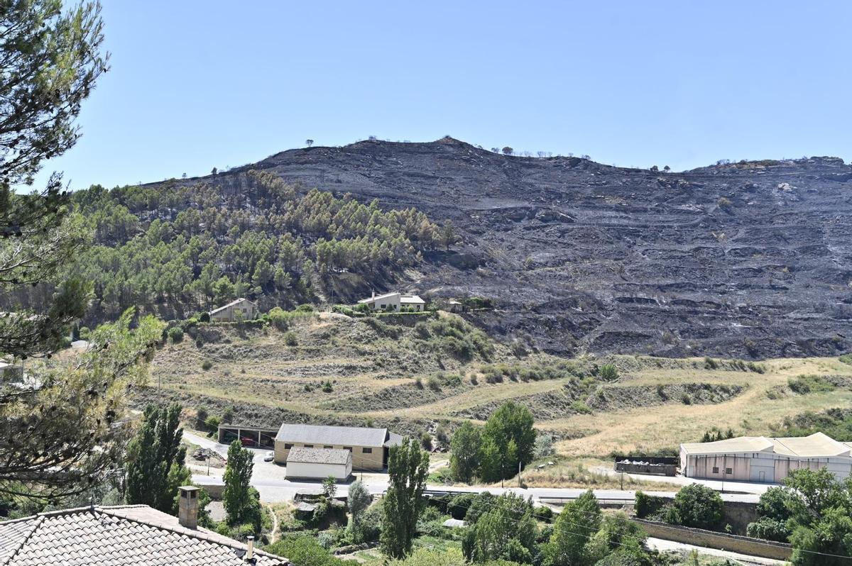 En imágenes | El incendio de las Cinco Villas asciende ya a 12.600 hectáreas y seis pueblos continúan evacuados