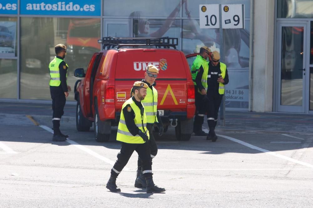 Efectivos de la UME en labores de desinfectación en el Aeropuerto de Málaga.
