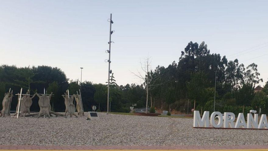 Escultura dedicada al espeto de Moraña. |  FDV