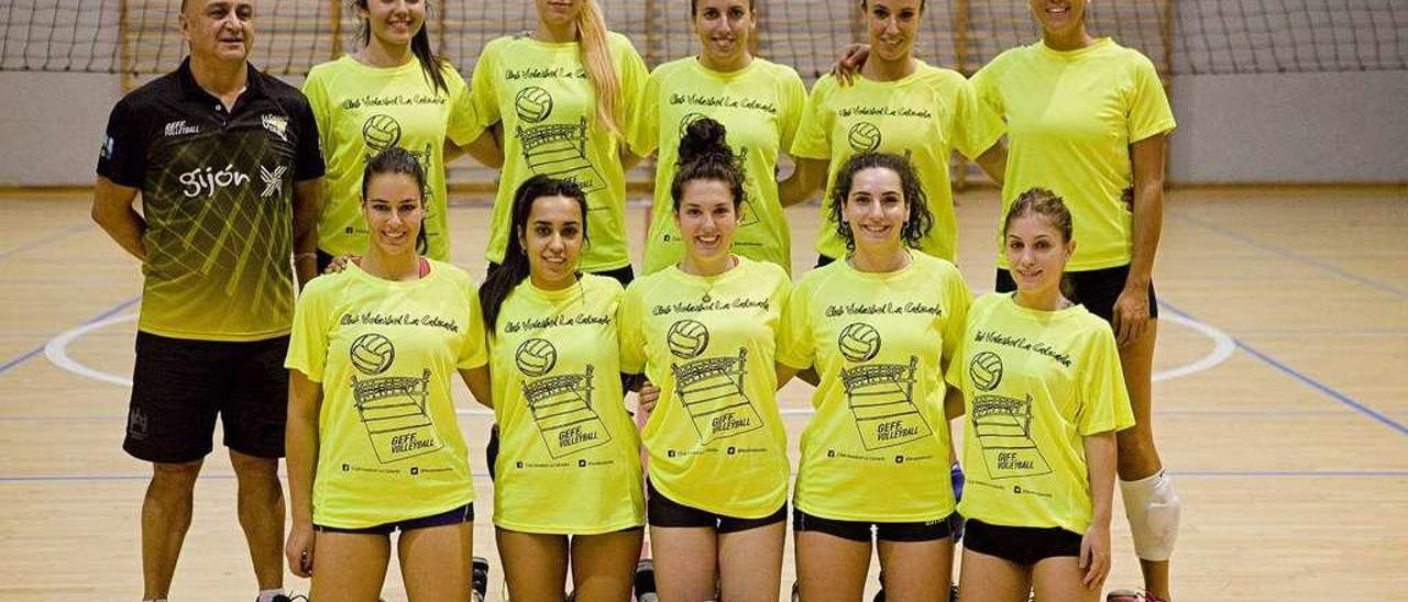 Plantilla del Club Voleibol La Calzada para la presente temporada.