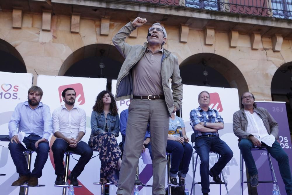 Alberto Garzón en un mitin de Unidos Podemos en la Plaza Mayor de Gijón