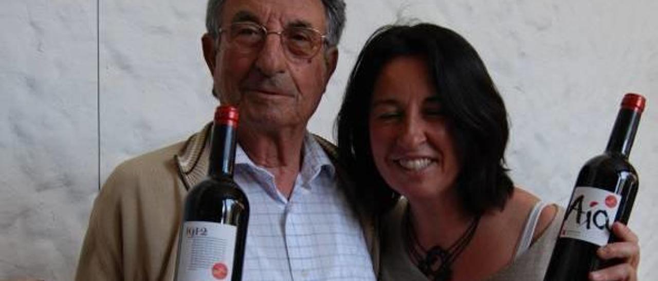 Miquel y Pilar Oliver, de Petra, dos generaciones de bodegueros.