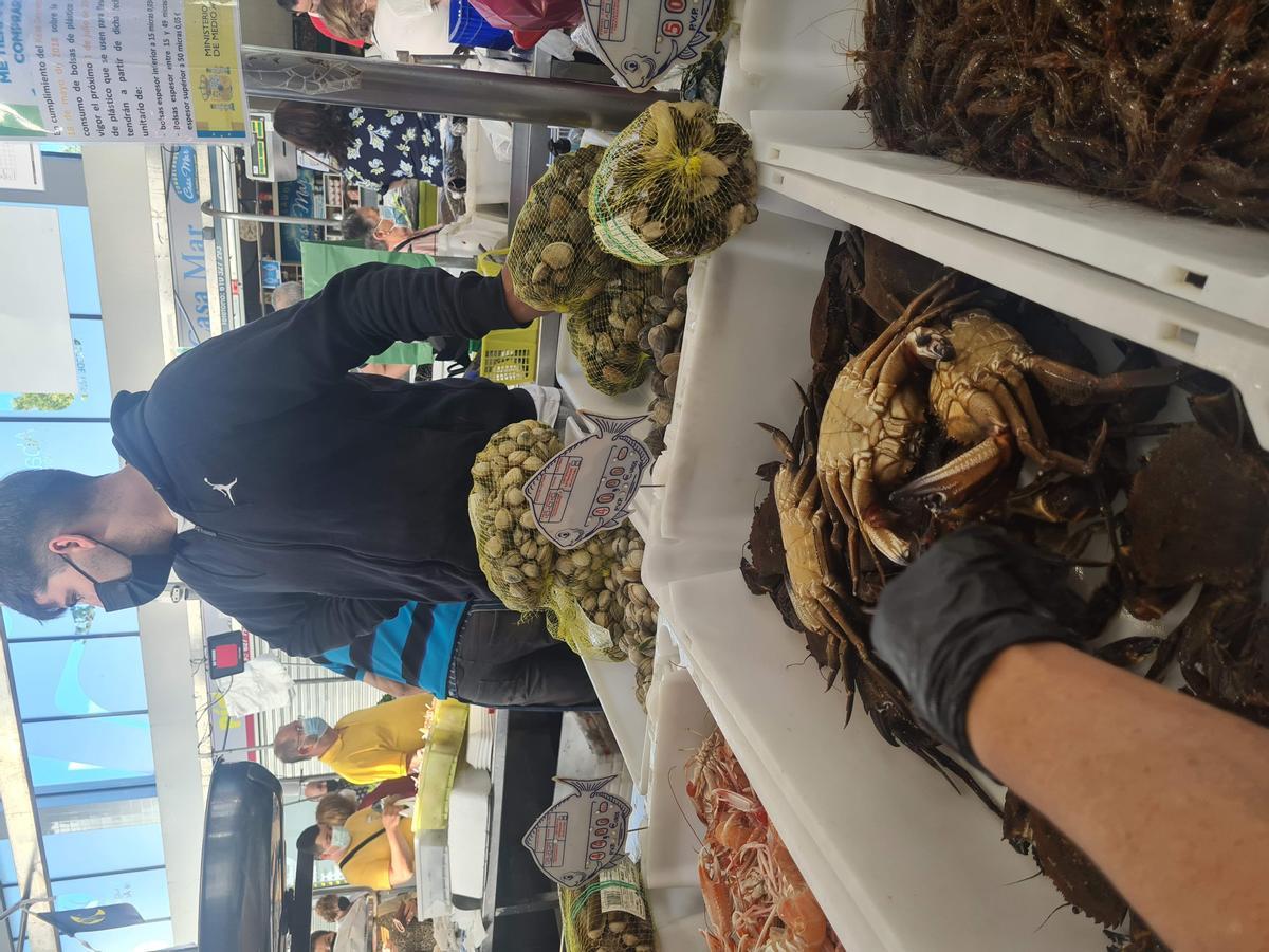 Nécoras a la venta en el puesto de Óscar López. Nécoras a la venta en el puesto de Óscar López.