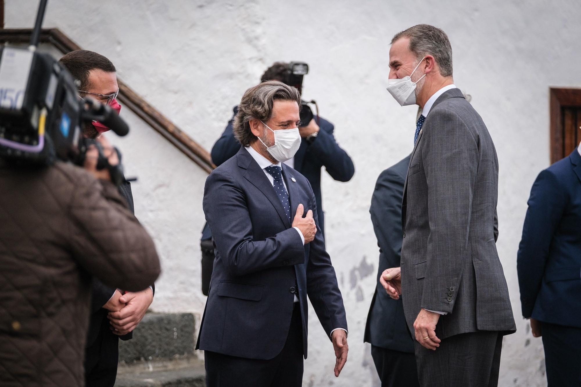 Visita del Rey y los presidentes de las comunidades a La Palma al acto de homenaje a los palmeros