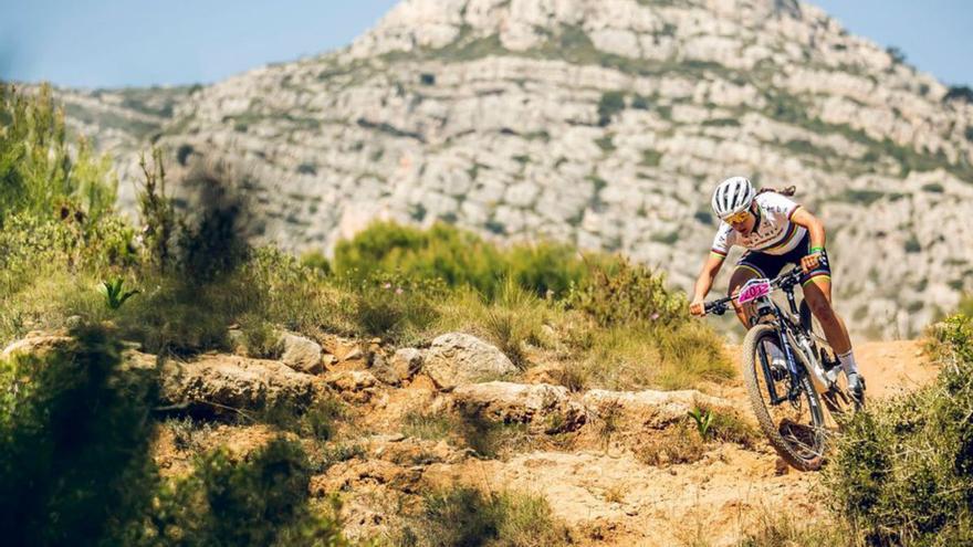 ¿Qué debes hacer si encuentras una trampa para ciclistas en el monte?