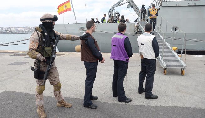 Maniobras de la Armada en la capital grancanaria.