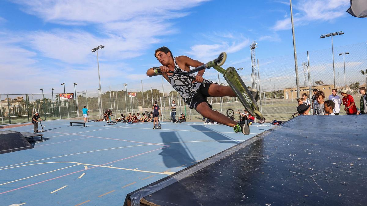 La norma contempla multas para las acrobacias con patinetes fuera de zonas habilitadas