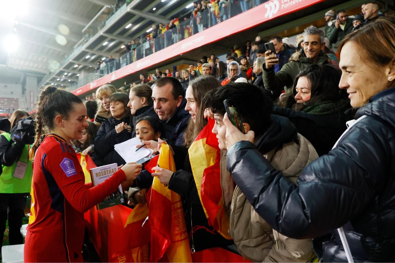 La afición se vuelca con las campeonas del mundo