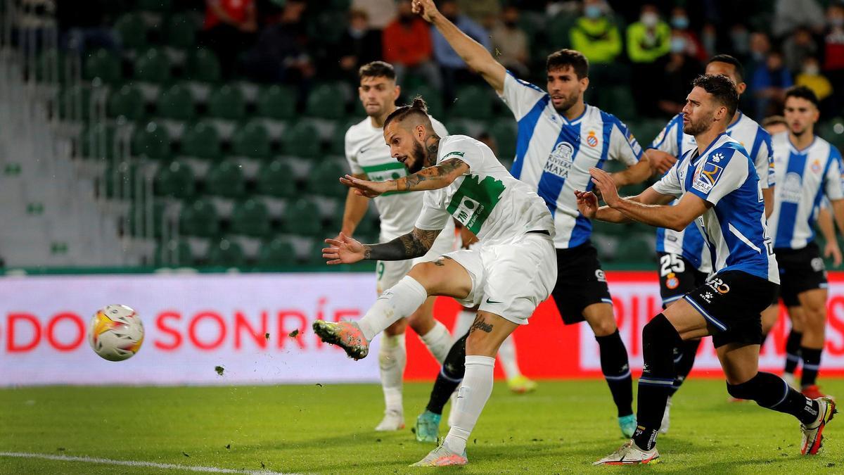 Una imagen del Elche - Espanyol.