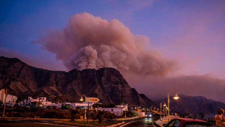 Incendio en Tamadaba desde Agaete.