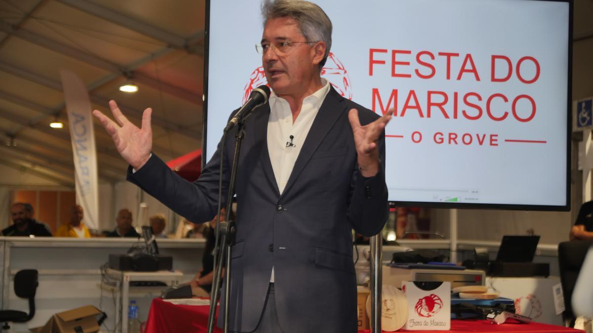El alcalde, José Cacabelos, en la inauguración de la LIX Festa do Marisco.