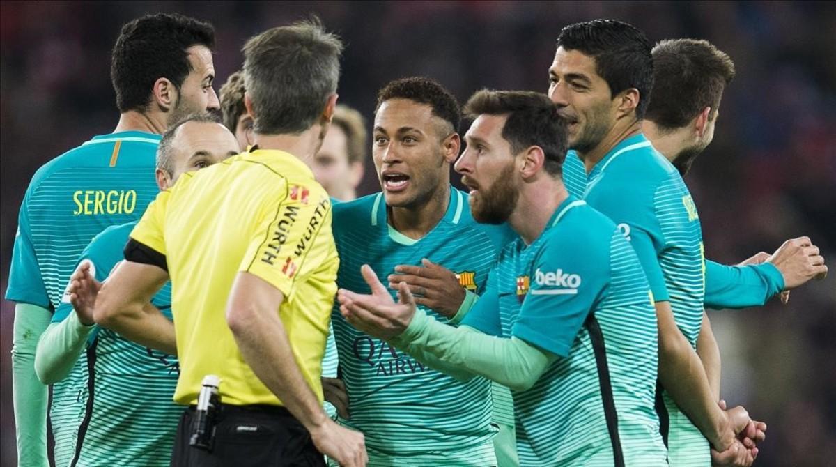 dtorras36774308 bilbao  spain   january 05   neymar and lionel messi of fc b170106000623