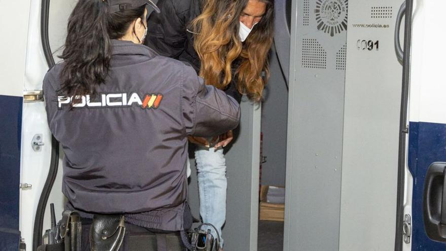 La indigente asesinada en Alicante intentó huir de las llamas, según la investigación